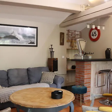 Apartment Grand Loft De Charme, Place Du Village A